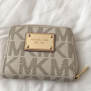 Authentic Michael Kors Vanilla Small Zip Wallet